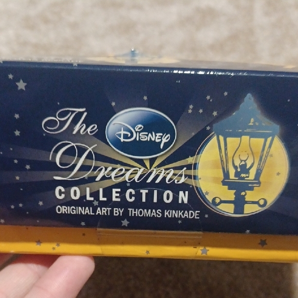 Thomas Kinkade Disney Dreams Puzzle - Blue and Gold Enchantment - Picture 4 of 4